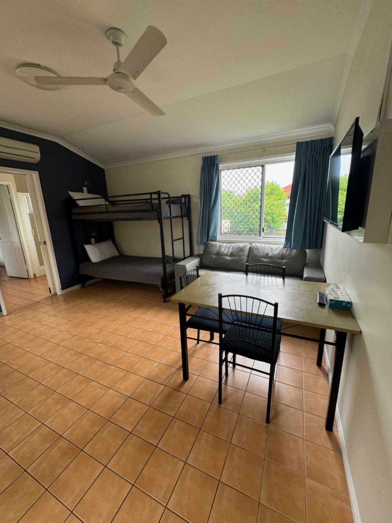 Motor Motel 3*